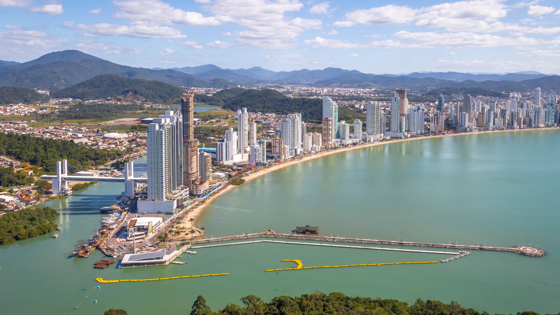 Navegantes: Balneário Camboriú Passaporte da Diversão com Criança GRÁTIS até 12 anos - Promoção pré black friday