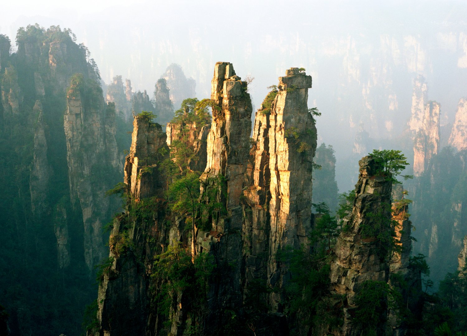 BEIJING: CHINA: MONTAÑAS DE AVATAR