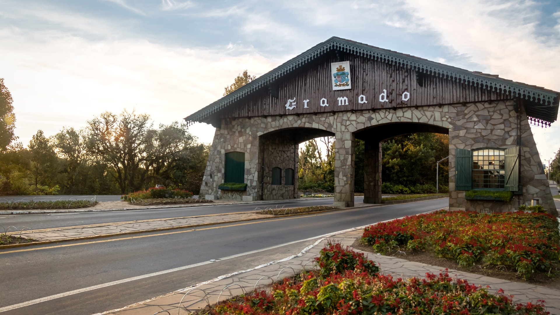 Porto Alegre: Gramado com Vinícola Jolimont + Pé da Cascata + Bustour